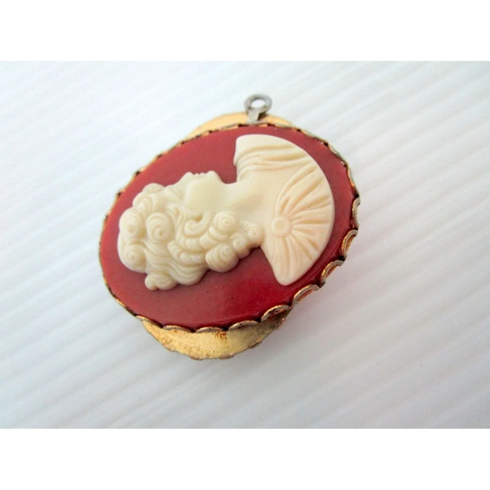 Vintage Cameo Unusual Spinning Double Sided LOOK Pendant Bust Lady Gold Tone